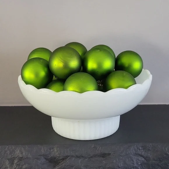 E.O. Brody Milkglass Vintage Bowls/Pair - Picture 6 of 7